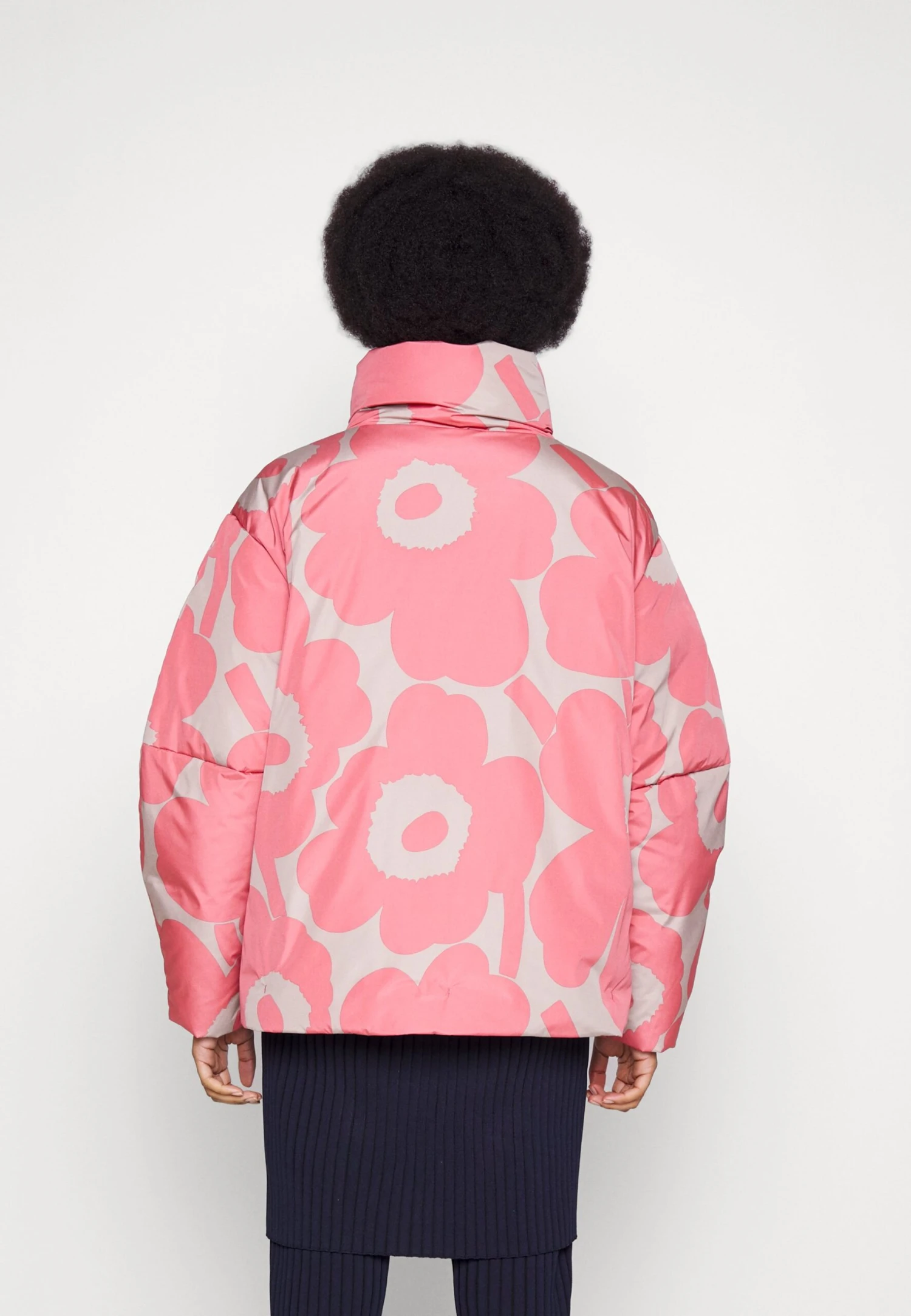 Marimekko Judea Unikko Coat - Doudoune - Beige/Pink 5 Marimekko Judea Unikko Coat - Doudoune - Beige/Pink – Image 3