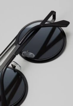 URBAN CLASSICS Chain Sunglasses - Lunettes De Soleil - Silver Mirror/Black -Next Soldes e6a7ab6ae3944af7bd781c3386c78709