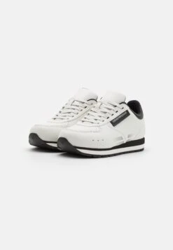 Emporio Armani Ally - Baskets Basses - White/Black 8 Emporio Armani Ally - Baskets Basses - White/Black -Next Soldes e6d0c17469184c78966dc1a86e160b04