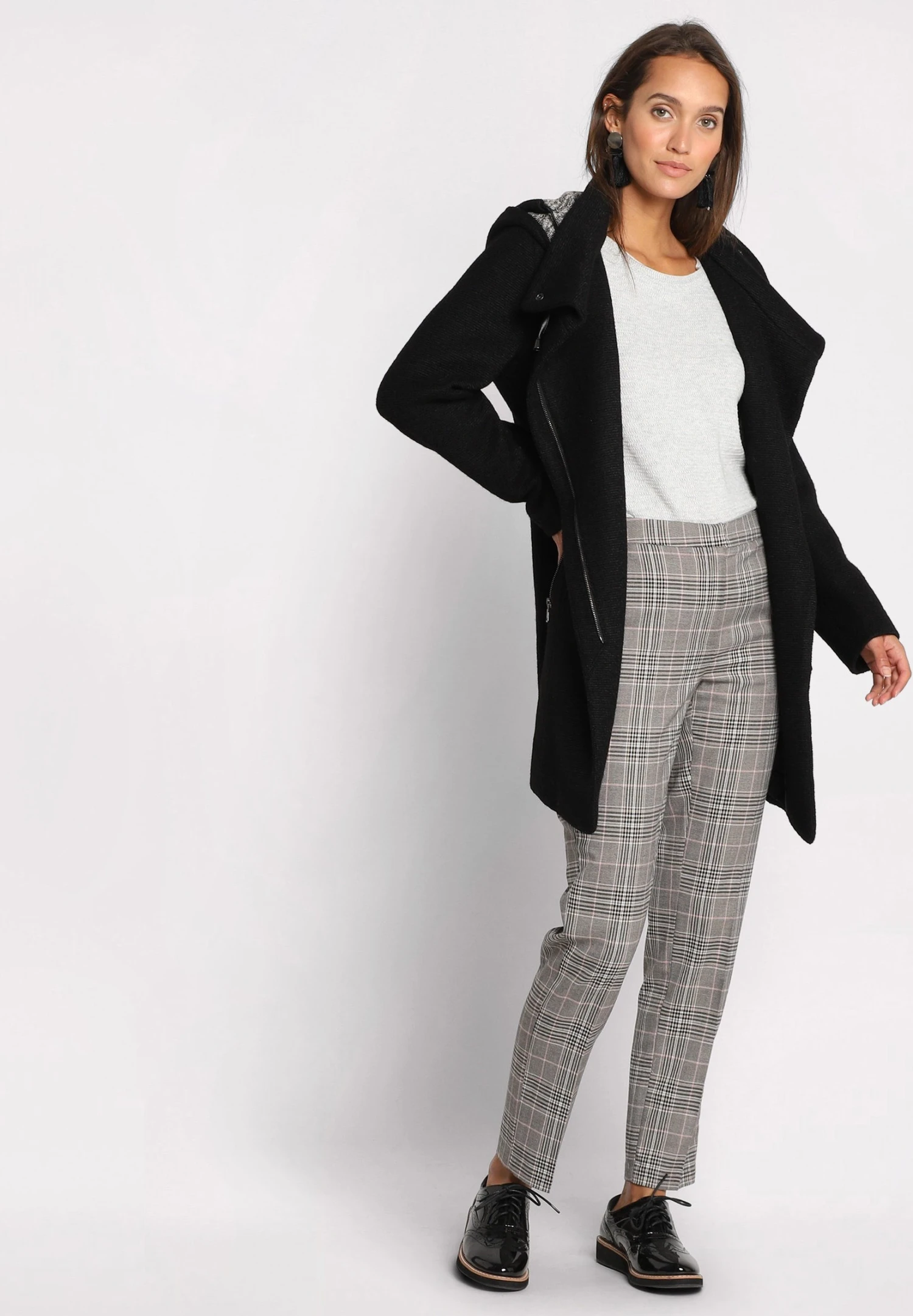 Asymmetrisch Geschwungener - Manteau Court - Noir 4 Asymmetrisch Geschwungener - Manteau Court - Noir – Image 2