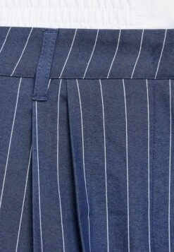 BERSHKA Tailored - Pantalon Classique - Dark Blue 12 BERSHKA Tailored - Pantalon Classique - Dark Blue -Next Soldes ed96e19832f44232bc48228a822af853