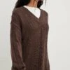 NA-KD Mit Oversize-Kragen Und Zopfmuster - Pullover - Dark Brown 1 NA-KD Mit Oversize-Kragen Und Zopfmuster - Pullover - Dark Brown -Next Soldes f029b52c3bcf415881a01b038597dafe