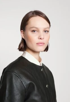 ARKET Veste En Cuir - Black 11 ARKET Veste En Cuir - Black -Next Soldes f125a483cc454794a0a08e134cf55904