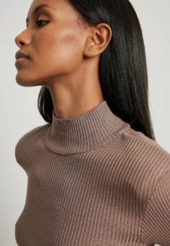 NA-KD Mit Schulterpolstern - Pullover - Taupe 9 NA-KD Mit Schulterpolstern - Pullover - Taupe -Next Soldes f2ed7b797bcd40839e1fd5da2a8e5511