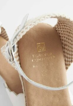 Next Scallop Standard - Escarpins Compensés - White -Next Soldes f5e9c4b6c3474ece9475a3755aca9bda