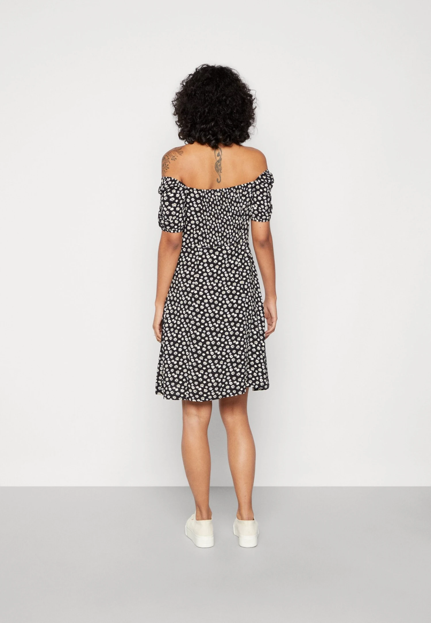 Even&Odd Robe De Jour - Black/ White 5 Even&Odd Robe De Jour - Black/ White – Image 3