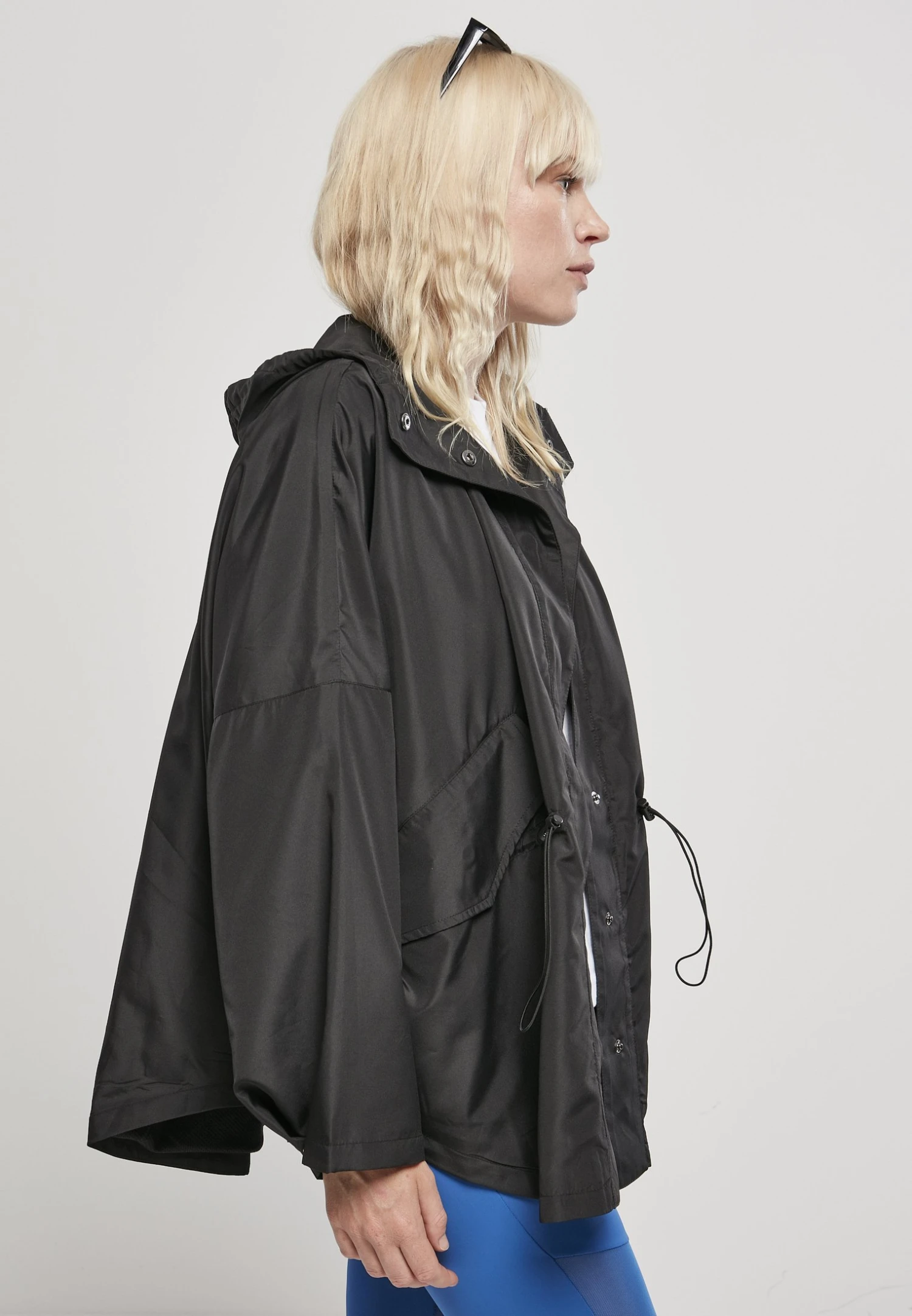 URBAN CLASSICS Ladies Recycled Packable Jacket - Veste Imperméable - Schwarz 6 URBAN CLASSICS Ladies Recycled Packable Jacket - Veste Imperméable - Schwarz – Image 4