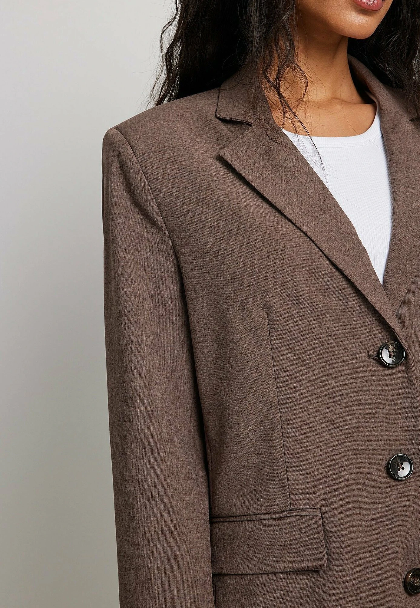 NA-KD Mit Drei Knöpfen - Manteau Court - Brown 6 NA-KD Mit Drei Knöpfen - Manteau Court - Brown – Image 4