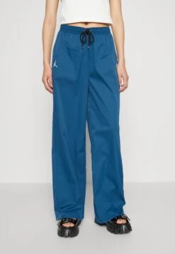 Jordan Pant - Pantalon De Survêtement - Sky Blue 12 Jordan Pant - Pantalon De Survêtement - Sky Blue -Next Soldes fa50829458a840d6bb0e74aaeb691eb7