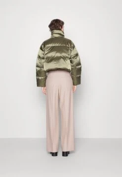 Calvin Klein Shine Puffer Down Coat - Doudoune - New Basil 9 Calvin Klein Shine Puffer Down Coat - Doudoune - New Basil -Next Soldes fad7457b187e476490c9beb1947b3496