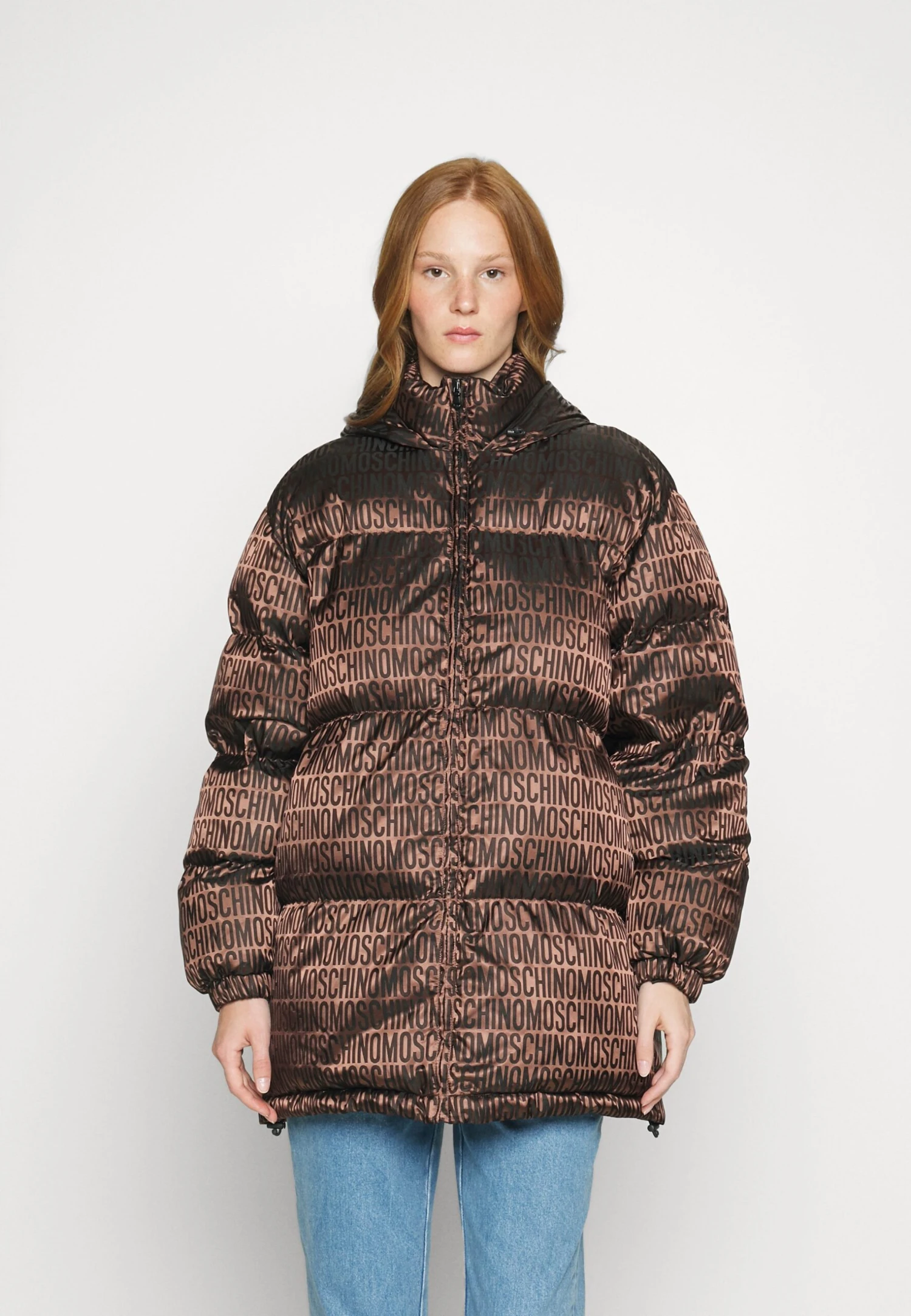 MOSCHINO Logo Puffer Jacket - Veste D'Hiver - Brown 3 MOSCHINO Logo Puffer Jacket - Veste D'Hiver - Brown